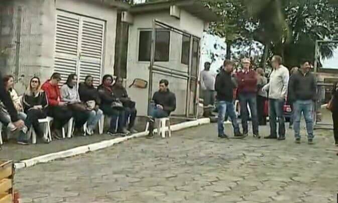 Paralisação ocorre no pátio de máquinas do município (Foto: NSCTV/Divulgação)