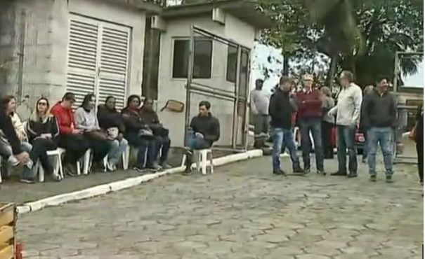 Paralisação ocorre no pátio de máquinas do município