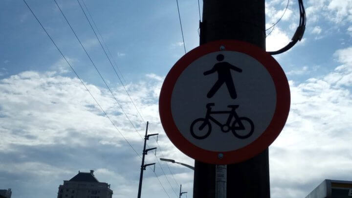 Novas placas foram instaladas na rua Anita Garibaldi