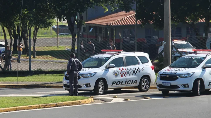 Polícia no local do crime