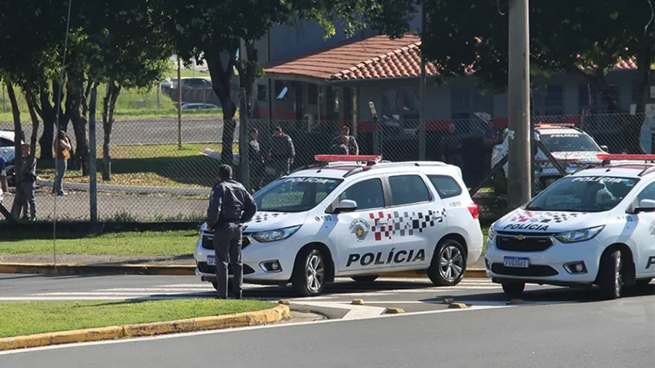 Polícia no local do crime