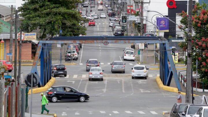Trânsito na Ponte Azul foi liberado no final da tarde desta quarta-feira