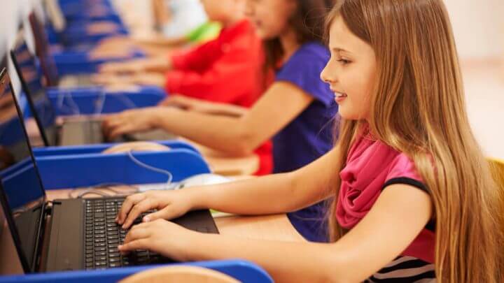 Ao longo dos cinco módulos, os alunos mergulharam em diferentes áreas da tecnologia