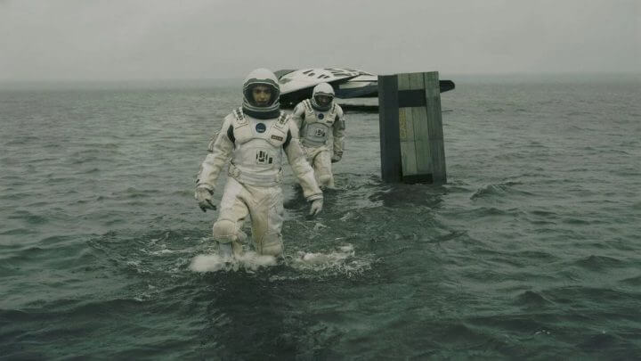 Cooper e Amelia buscando vida em outro planeta