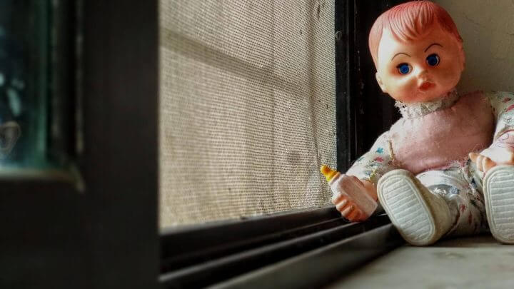 boneca abandonada