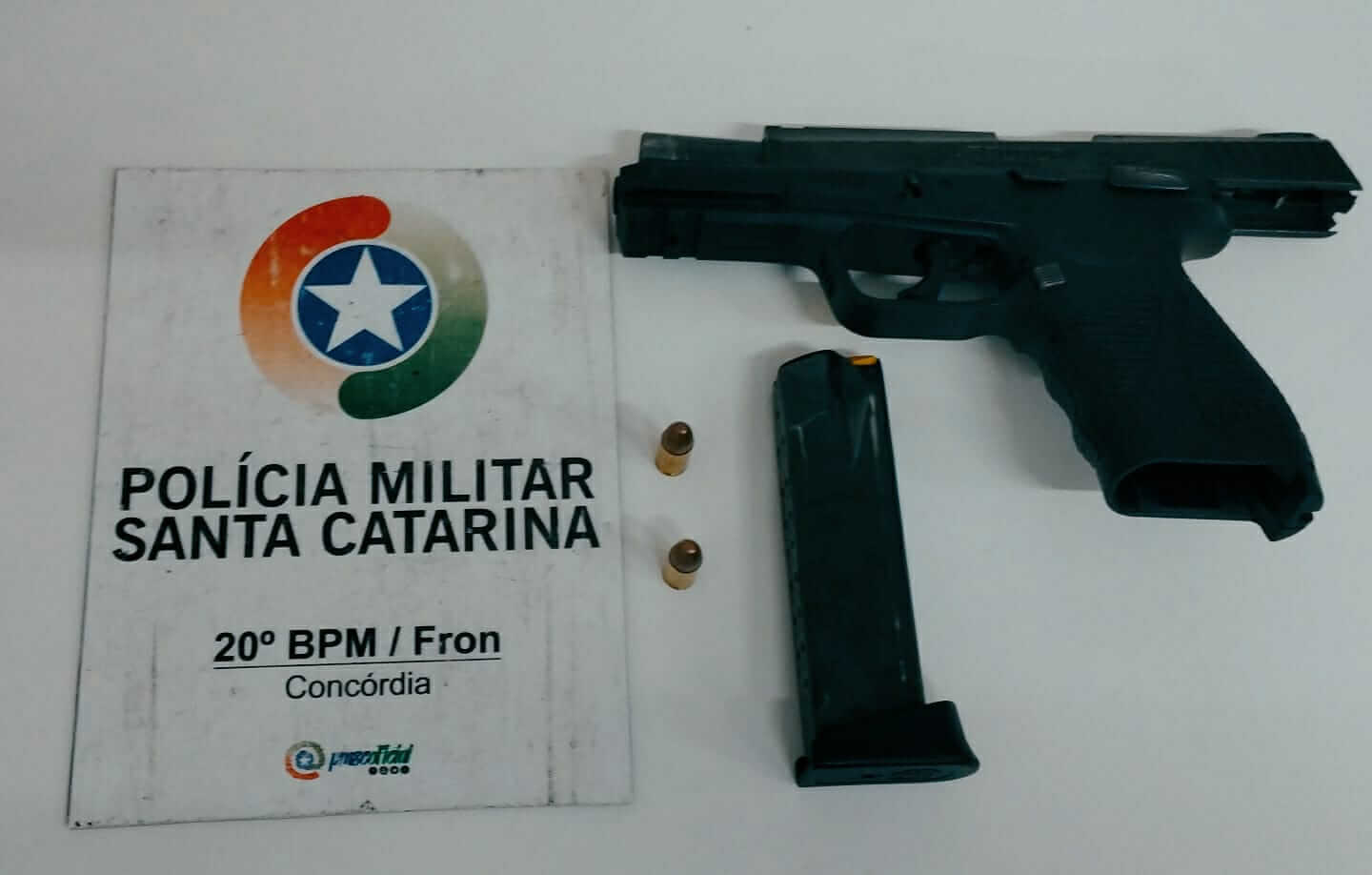 Arma foi apreendida durante a ação