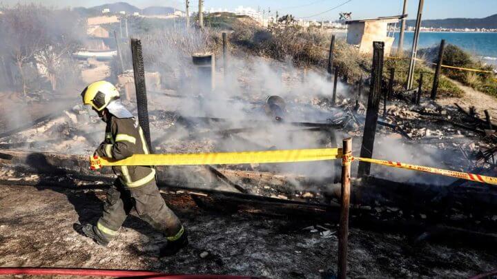 Incêndio ocorreu na manhã desta segunda-feira (26)
