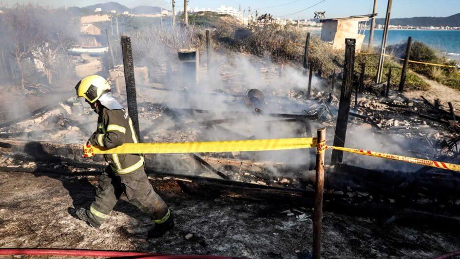 Incêndio ocorreu na manhã desta segunda-feira (26)
