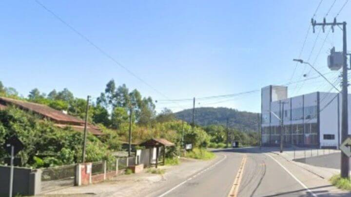 Acidente aconteceu na Rua Doutor Blumenau, em Indaial