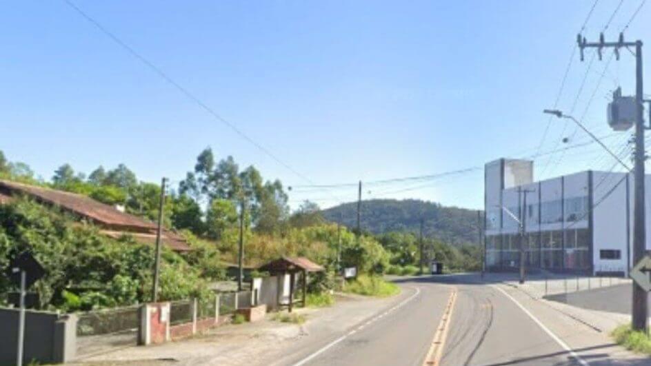 Acidente aconteceu na Rua Doutor Blumenau, em Indaial