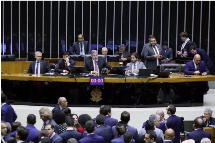 Votação ocorreu na noite de quarta-feira (31)