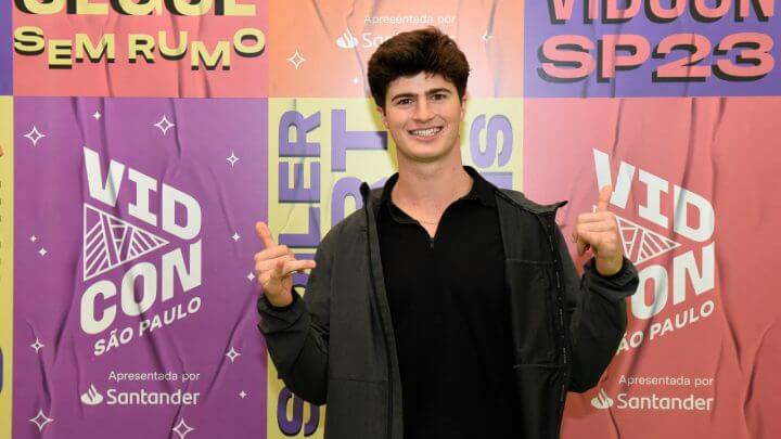 O YouTuber Natan Lopes, do canal Natan por Aí, durante a VIDCON, em São Paulo. Divulgação