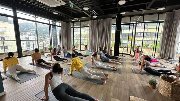 Yoga gratuita na Bewiki com Max Farias todos os sábados. Guilherme Hostins