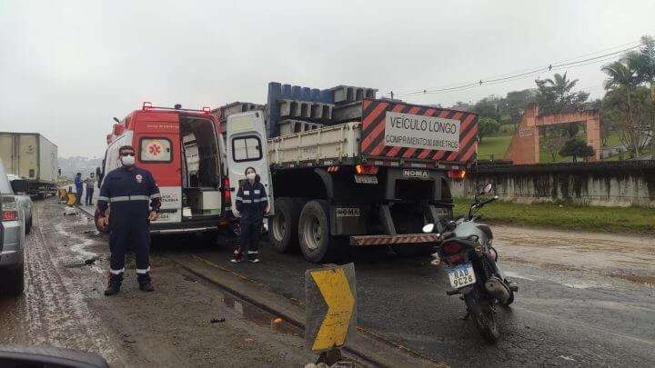 Acidente interditou parte da pista