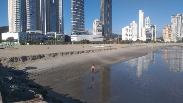 Degrau na Praia Central de Balneário Camboriú