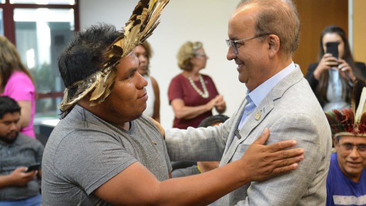 Governador em encontro com lideranças indígenas em março