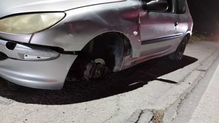 Pneu se soltou de carro que seguia pela SC-412